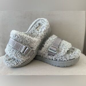 Women’s UGG Fluffita Slide -  "June Gloom" size 9